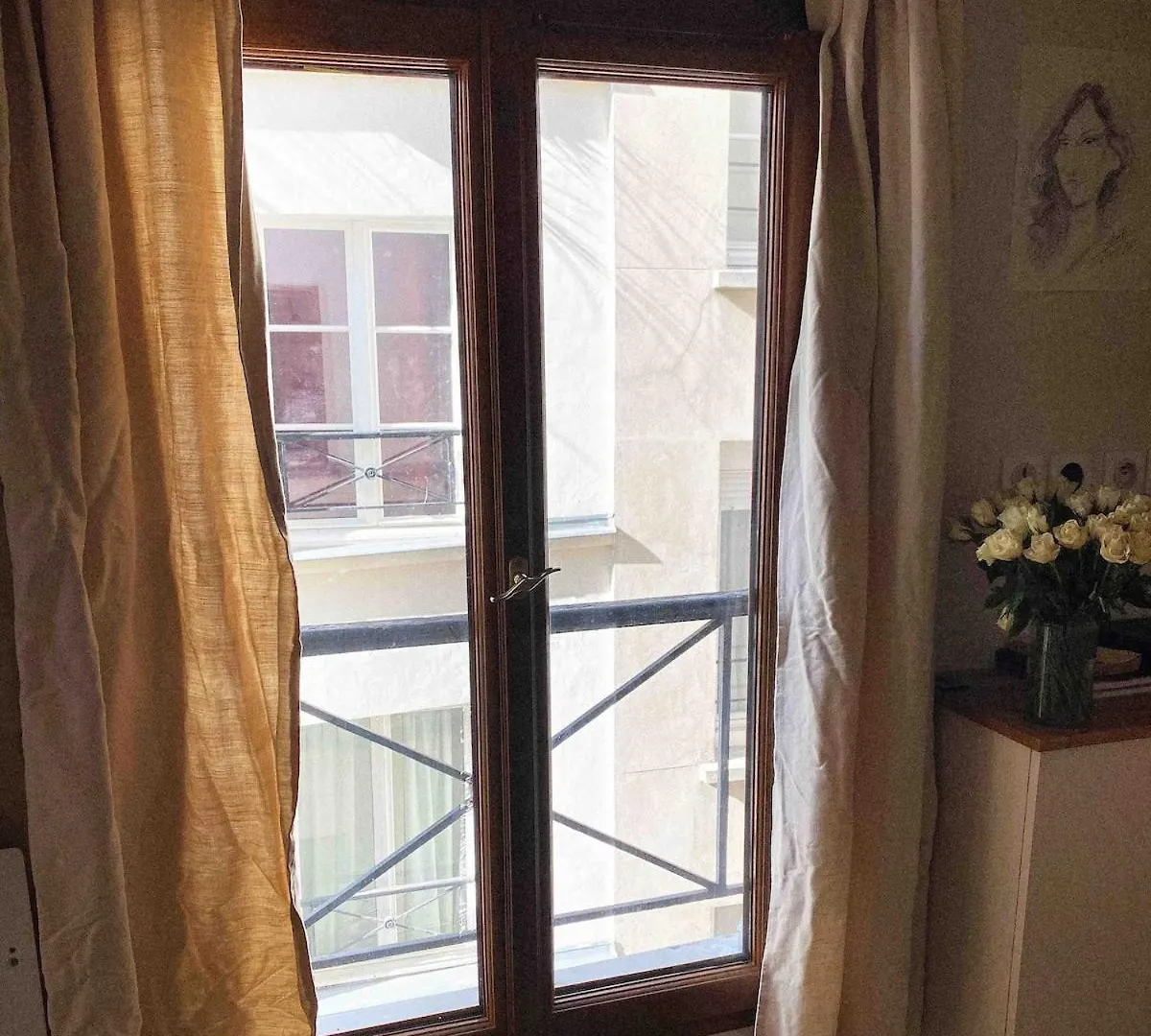 Lovely Medieval 1-Bedroom Apartment In Le Marais contacts